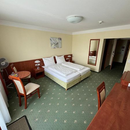 Hotel Breitenlee Виена Екстериор снимка
