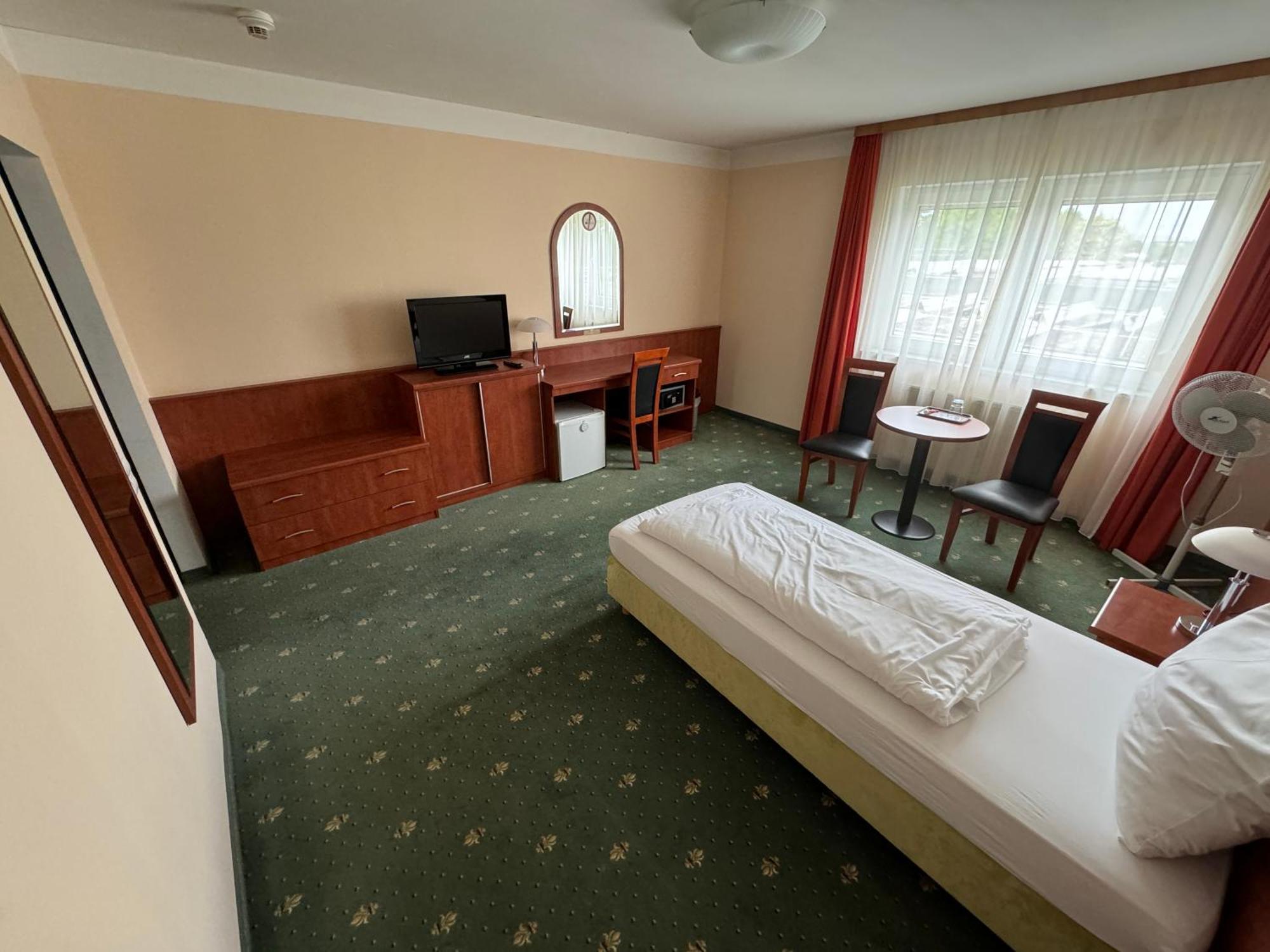 Hotel Breitenlee Виена Екстериор снимка