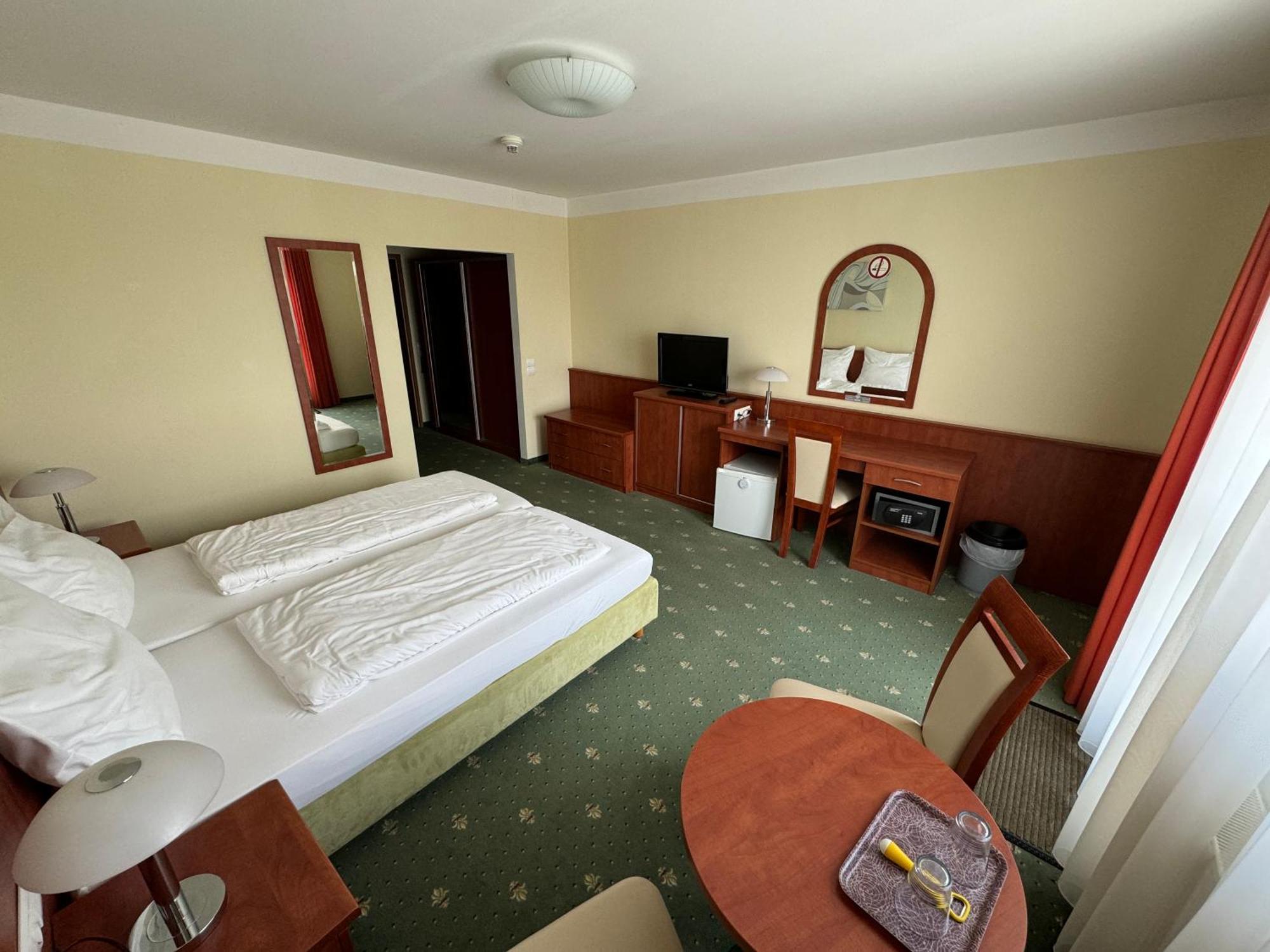 Hotel Breitenlee Виена Екстериор снимка