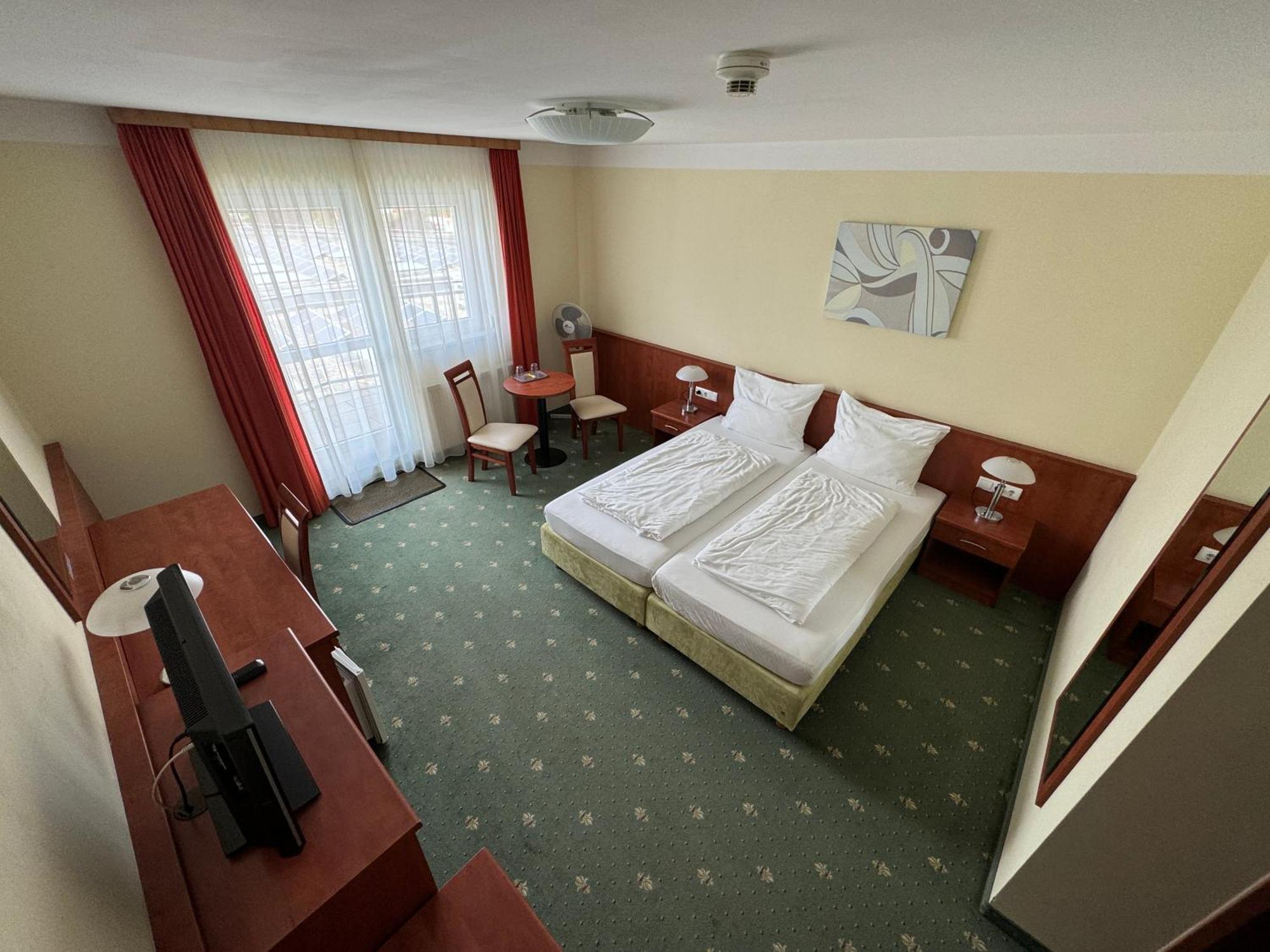 Hotel Breitenlee Виена Екстериор снимка