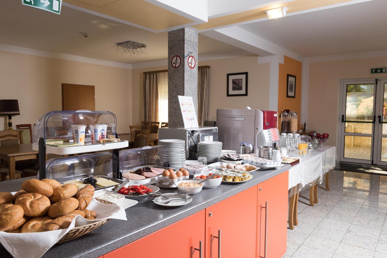 Hotel Breitenlee Виена Екстериор снимка